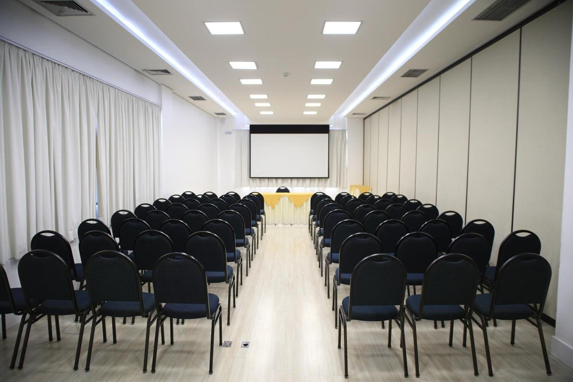 Sala de Reuniones Mogano Business Hotel