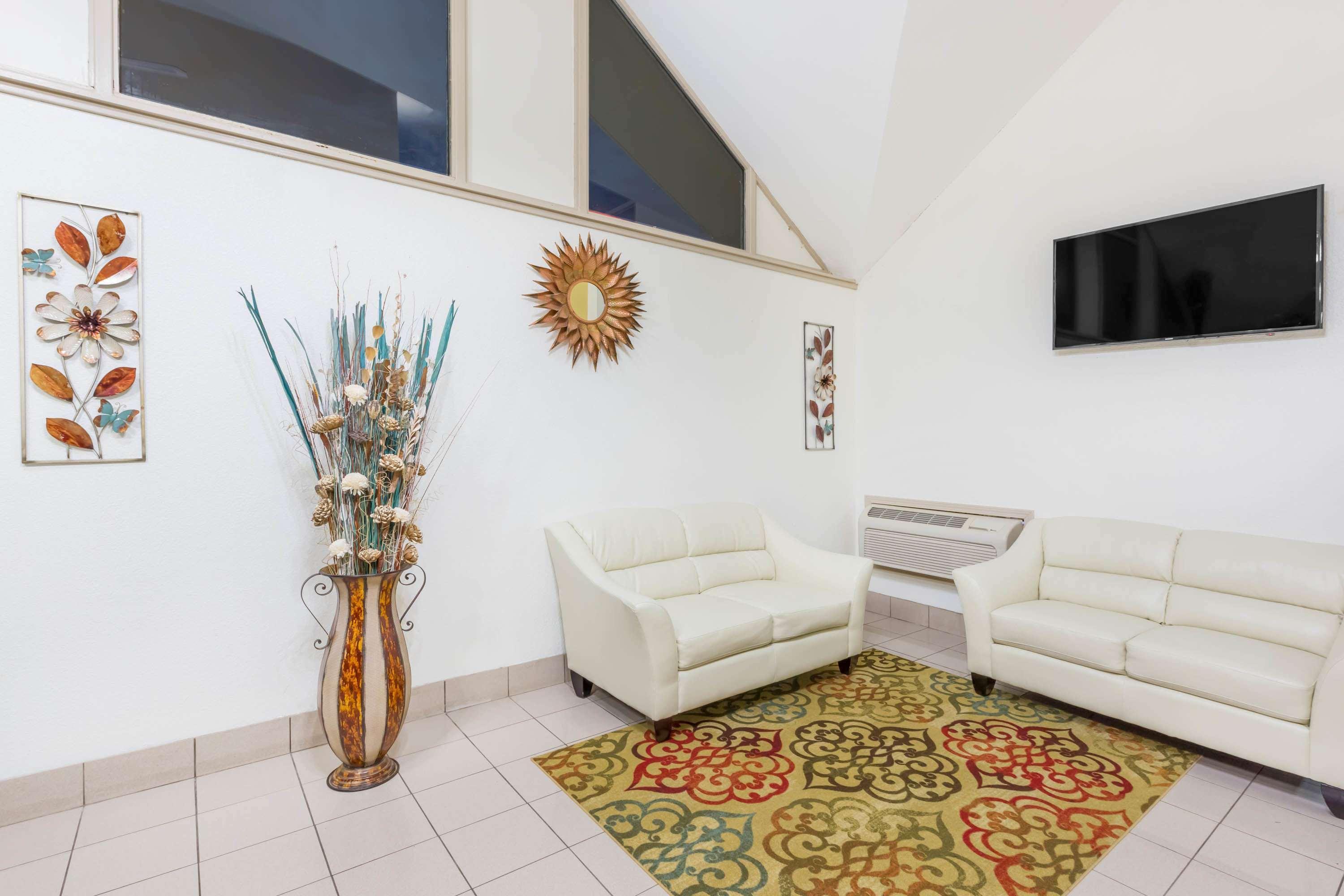 Vista Lobby Americas Best Value Inn - Wichita West / Airport