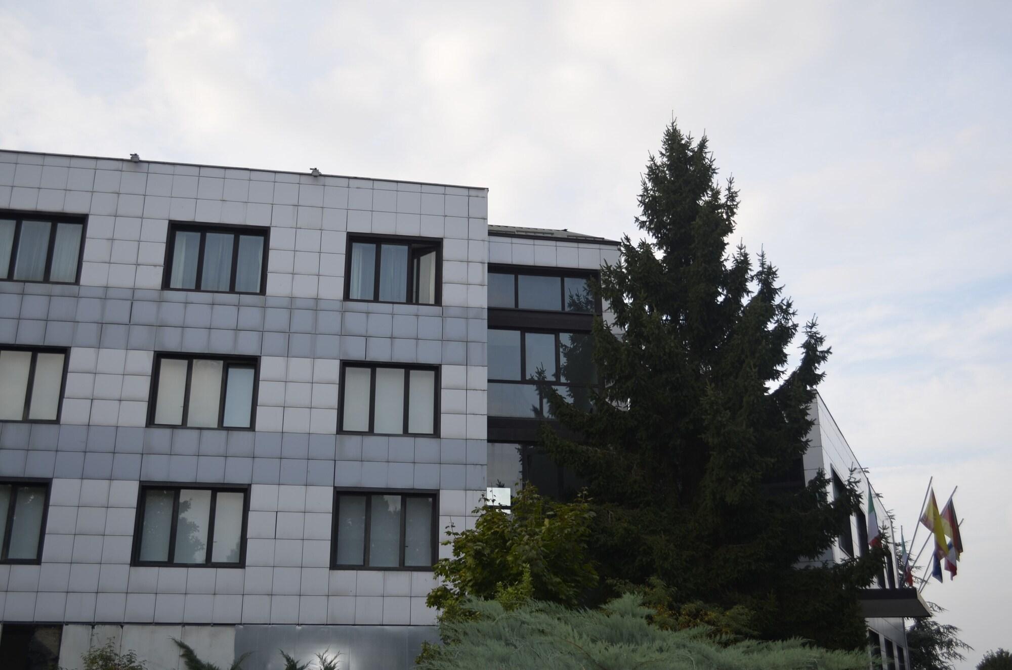 Vista Exterior Hotel Cavalieri Pinerolo
