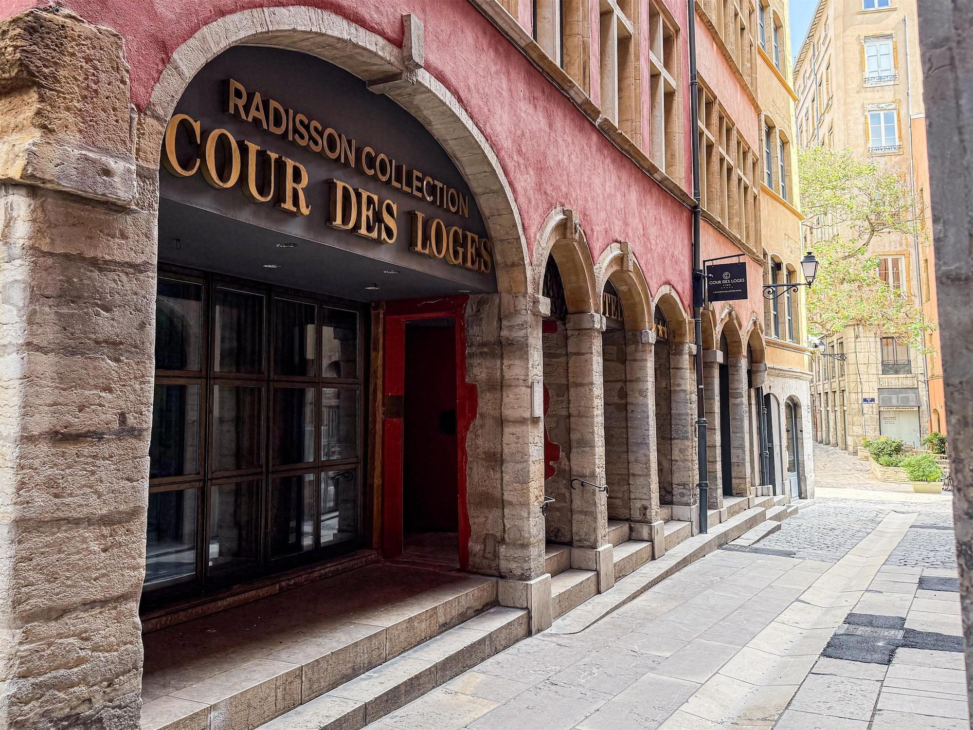 Vista Exterior Cour des Loges Lyon, A Radisson Collection Hotel