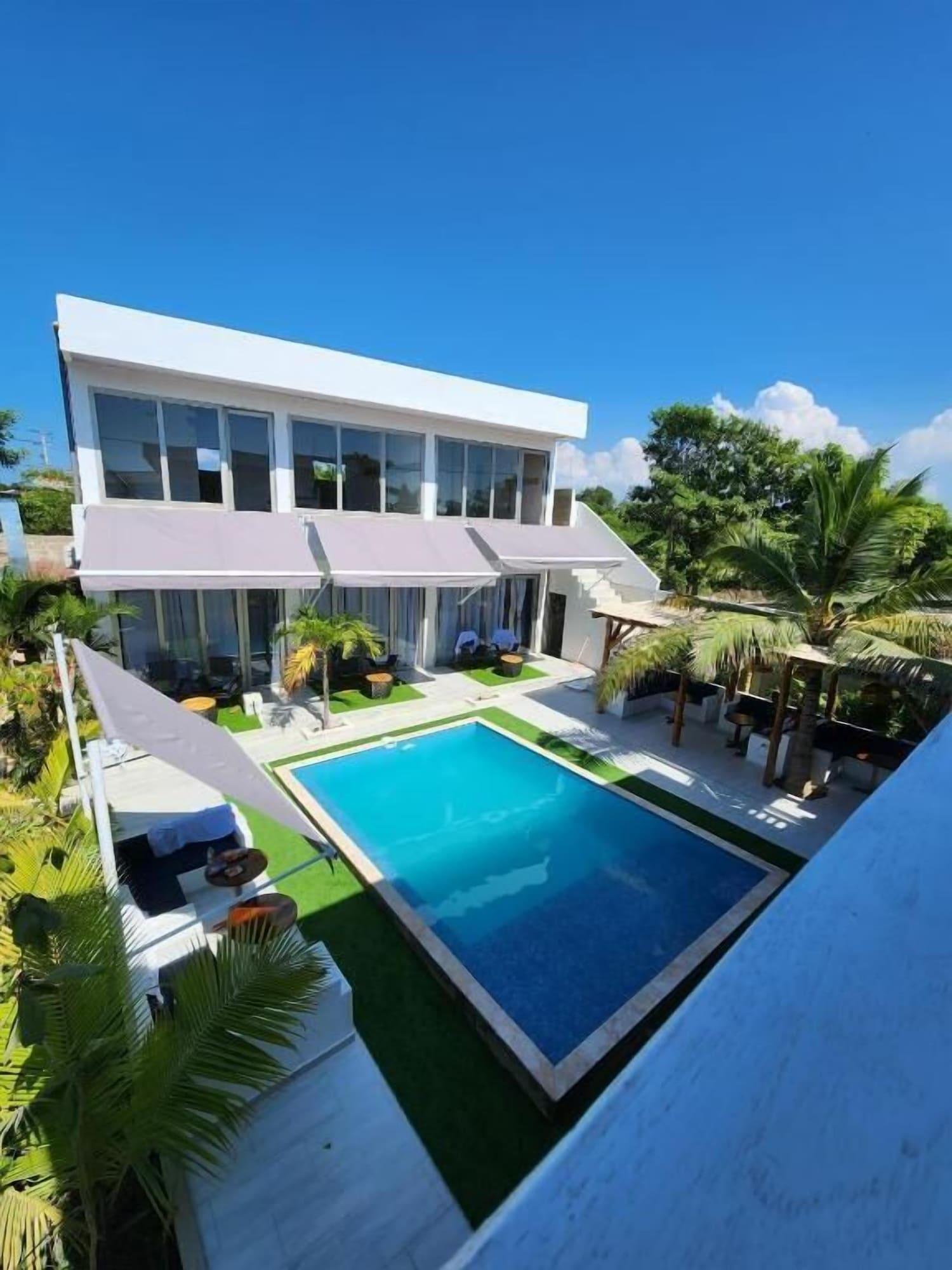 Varios Hotel All In One