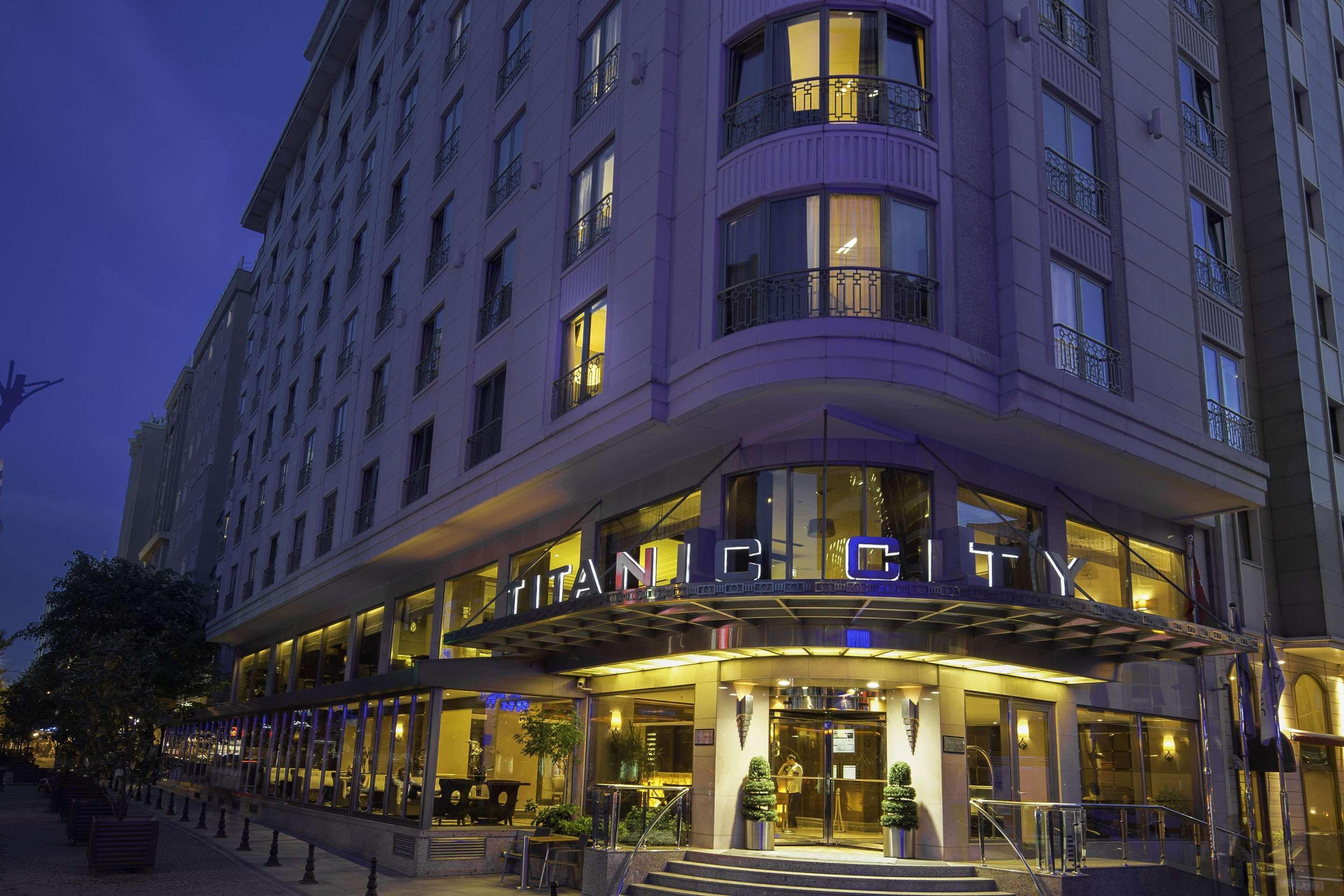 Vista Exterior Titanic City Taksim