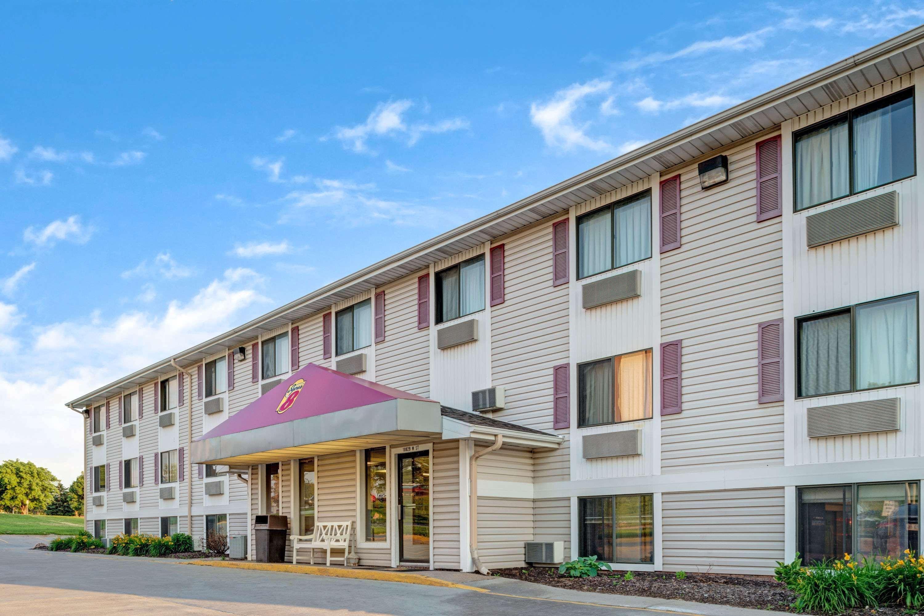 Vista Exterior Super 8 by Wyndham Omaha I-80 West