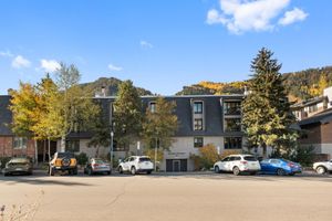 Alojamiento - Chateau Chaumont & Dumont Condominiums by Frias