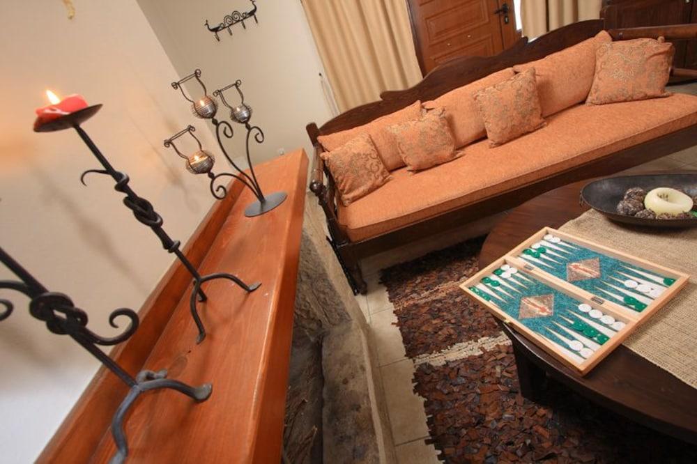 Vista Lobby Earino