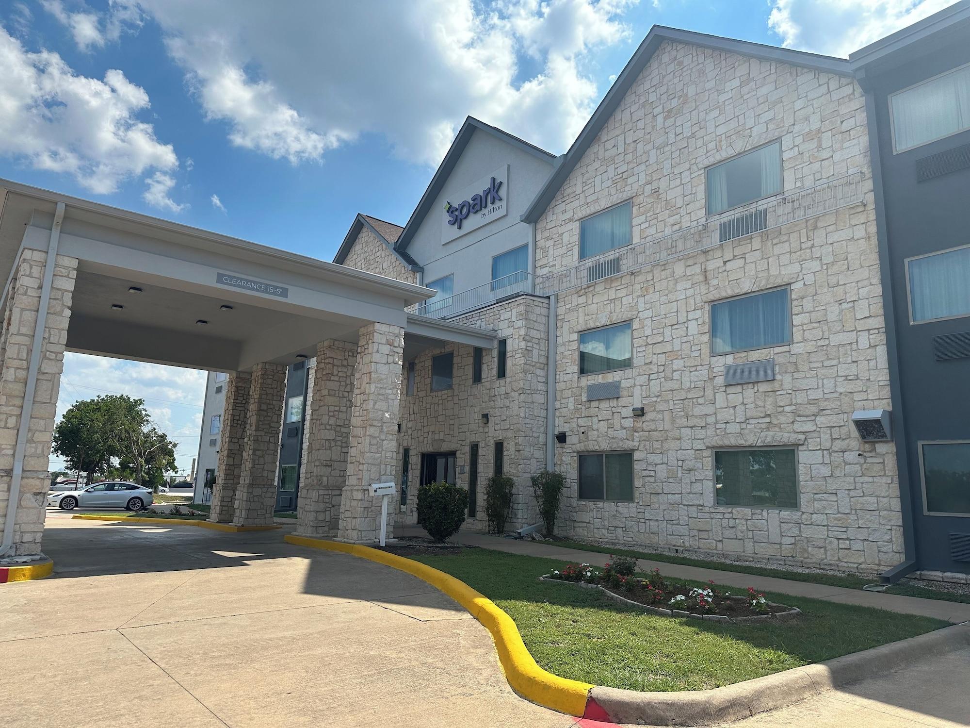 Vista Exterior Spark by Hilton Round Rock