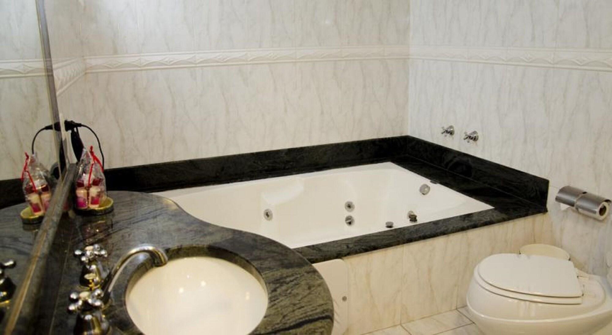 Equipamiento de Habitación Omega Palace Hotel