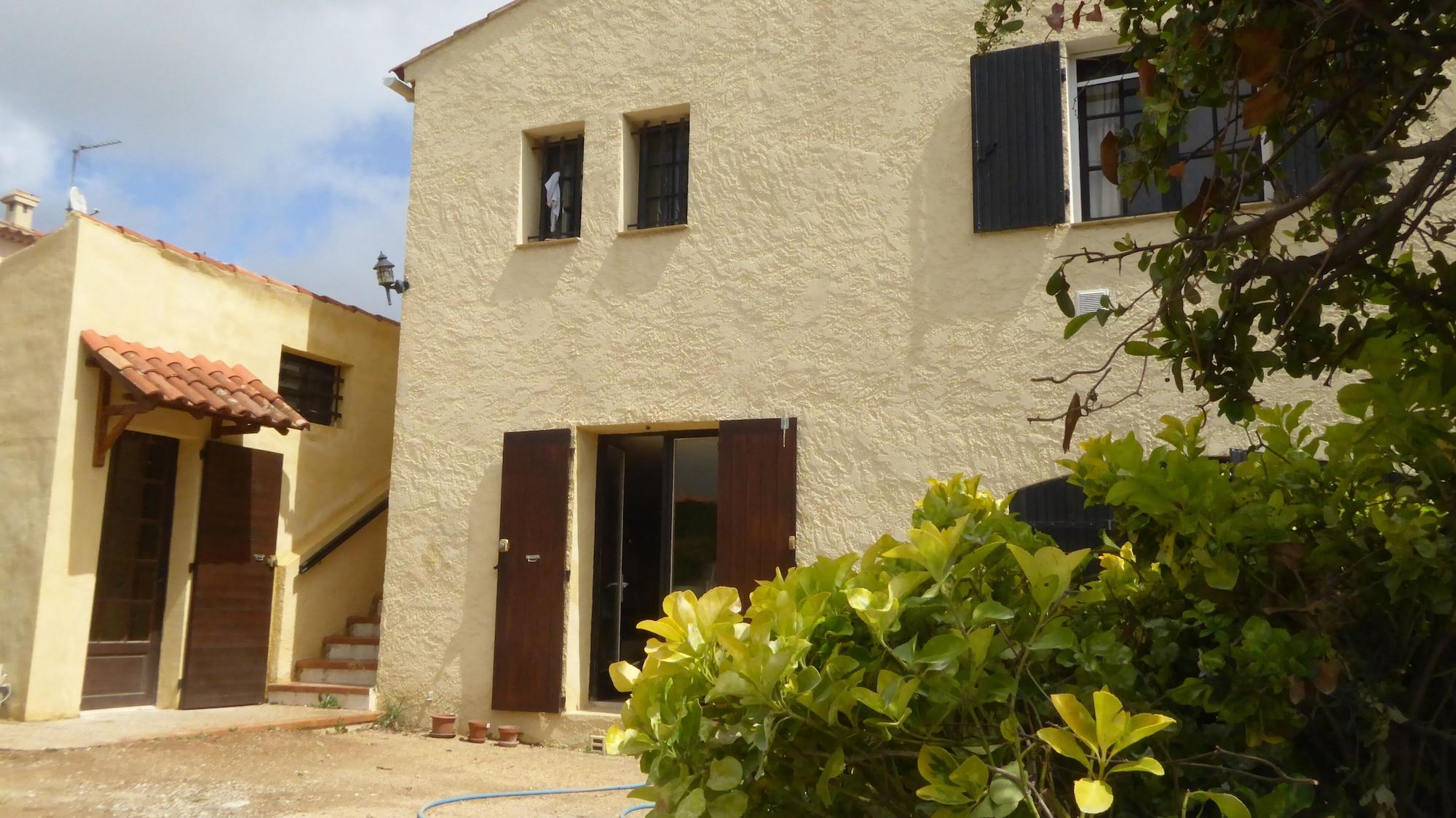 Vista Exterior Les Pucines