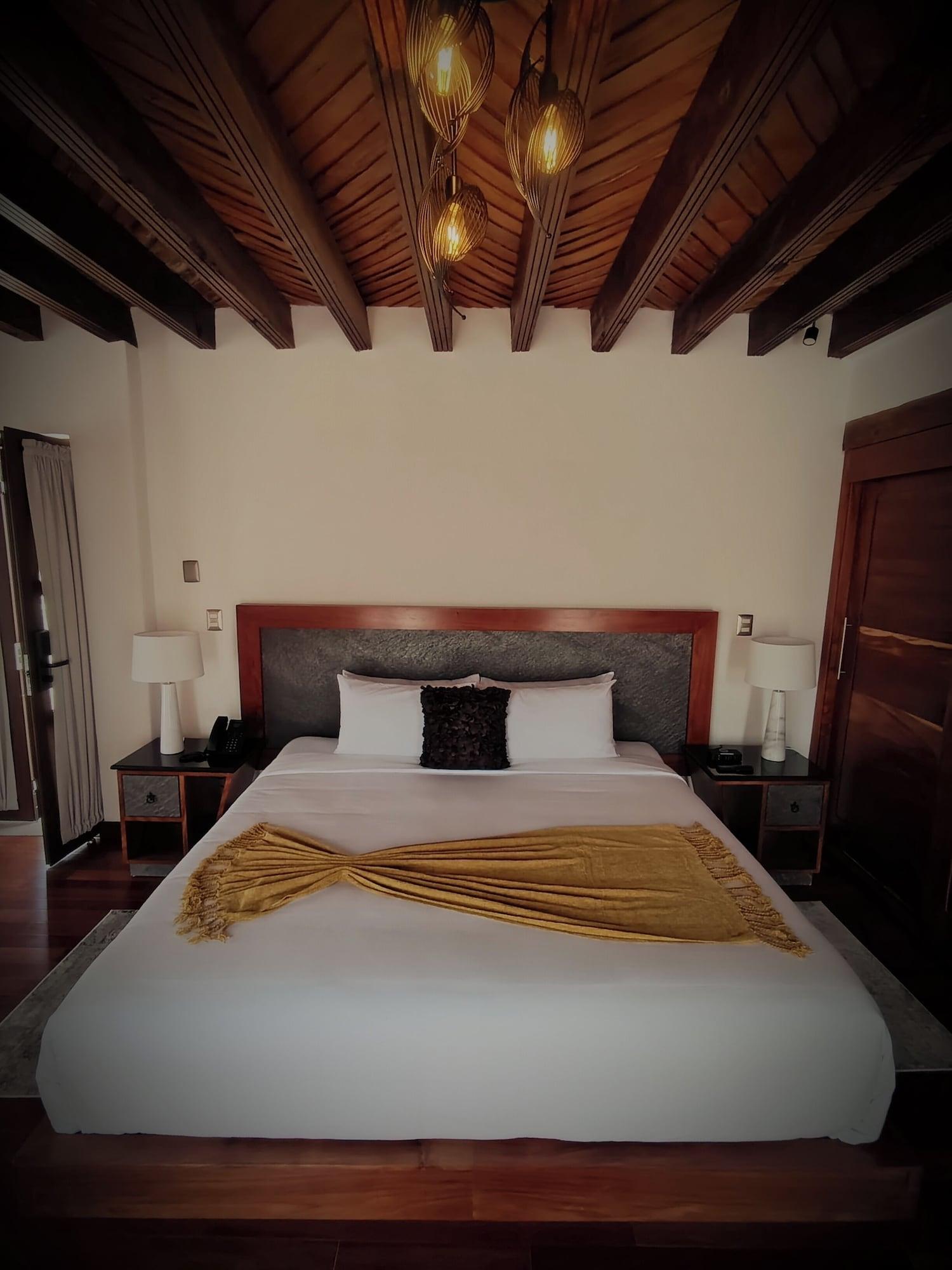 Varios Hotel Mirtala