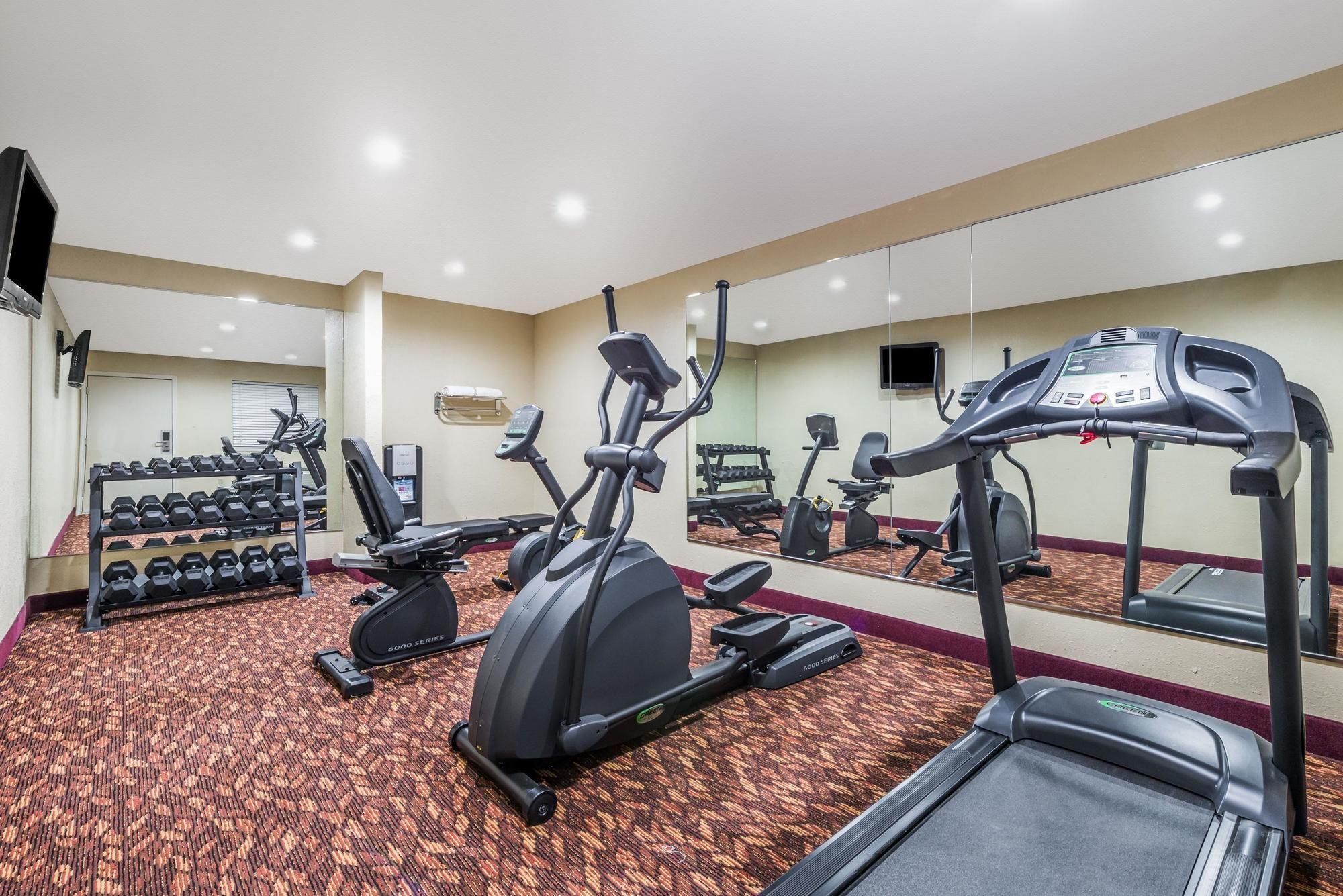 Gimnasio Super 8 Clovis
