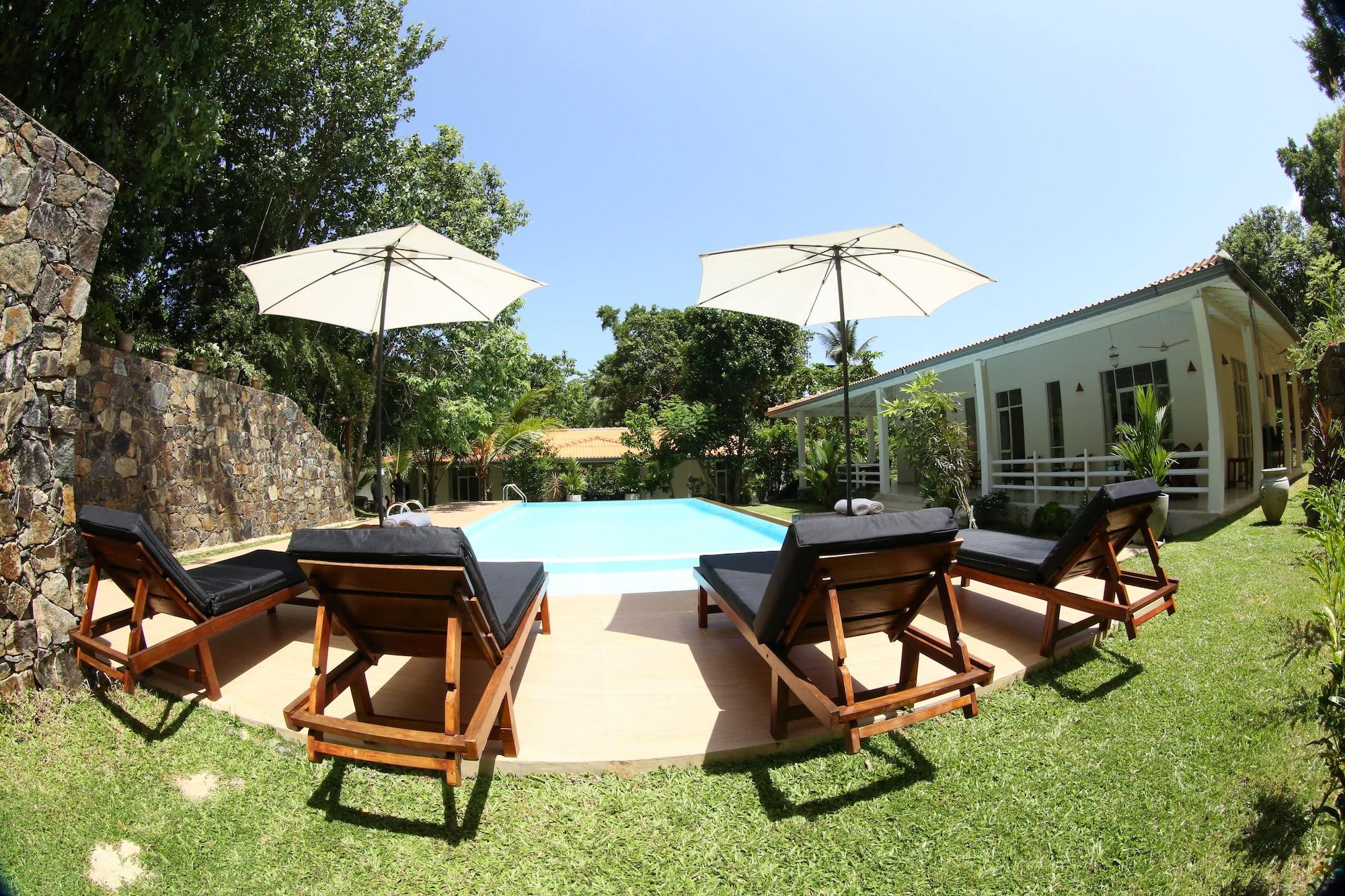 Varios Beach Grove Villas