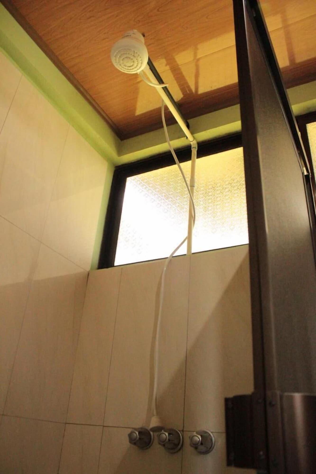 Comodidades del Alojamiento Motmot, Double Large Room With air Conditioning and sea View