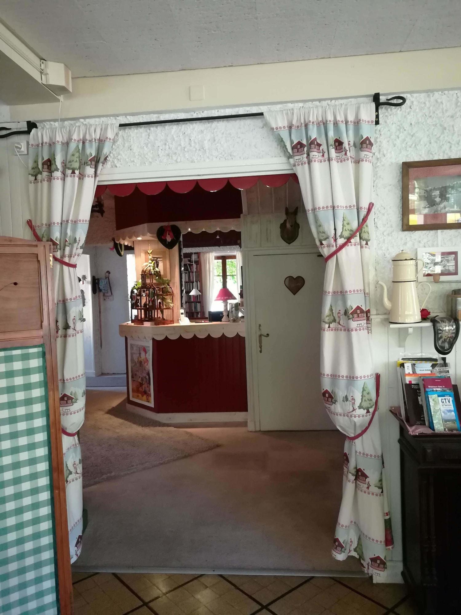 Vista Lobby Villa Primerose