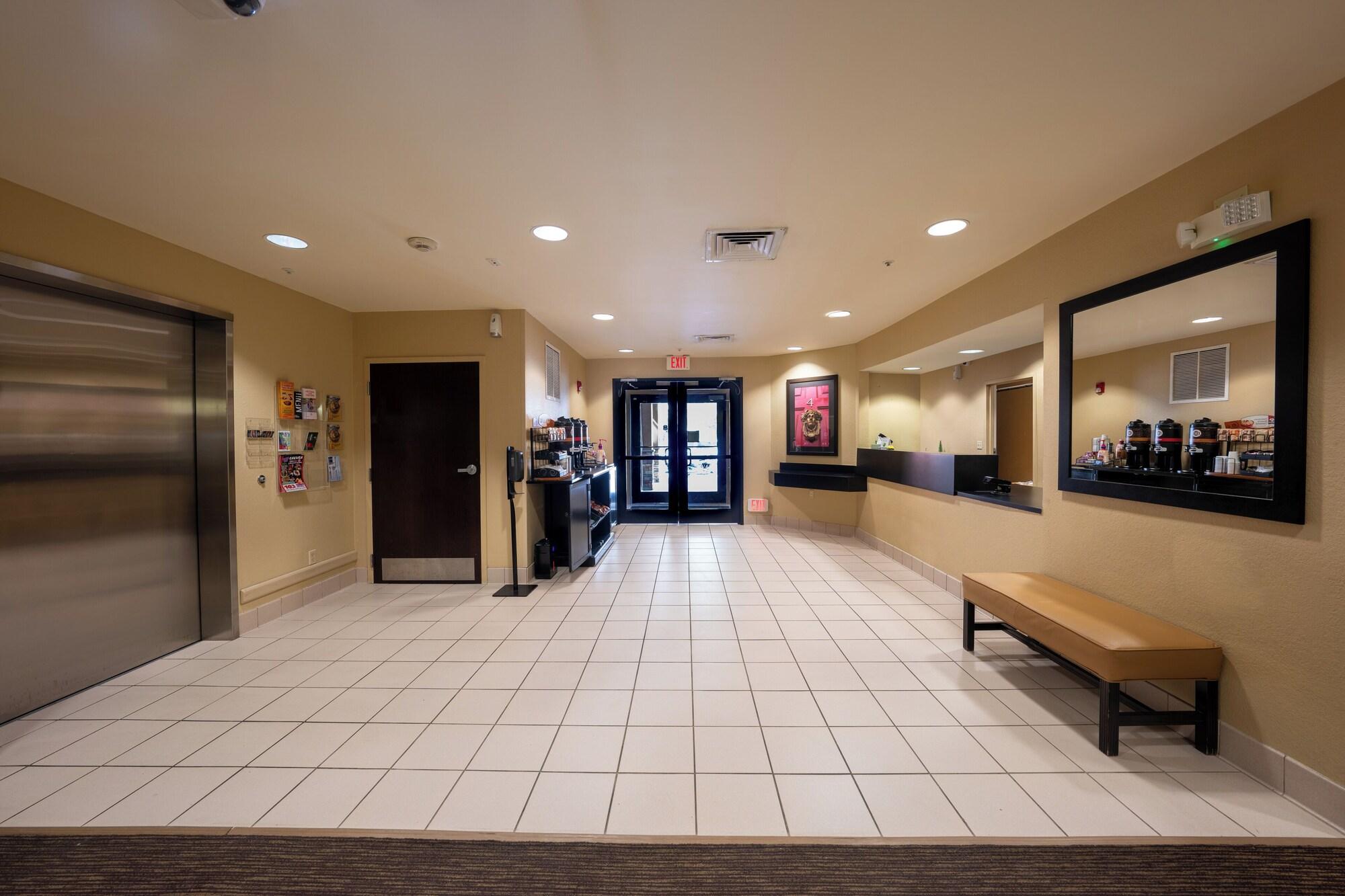 Vista Lobby Extended Stay Laredo