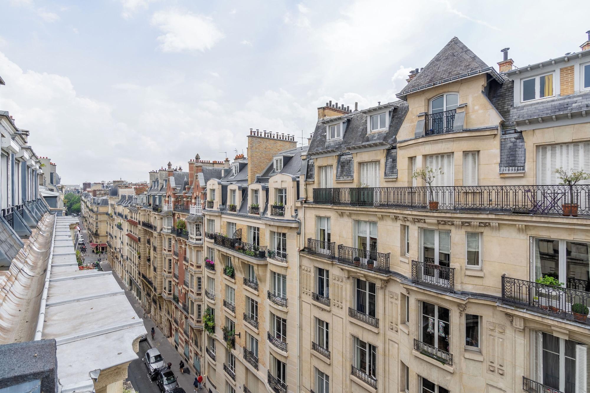 Vista Exterior HotelHome Paris 16