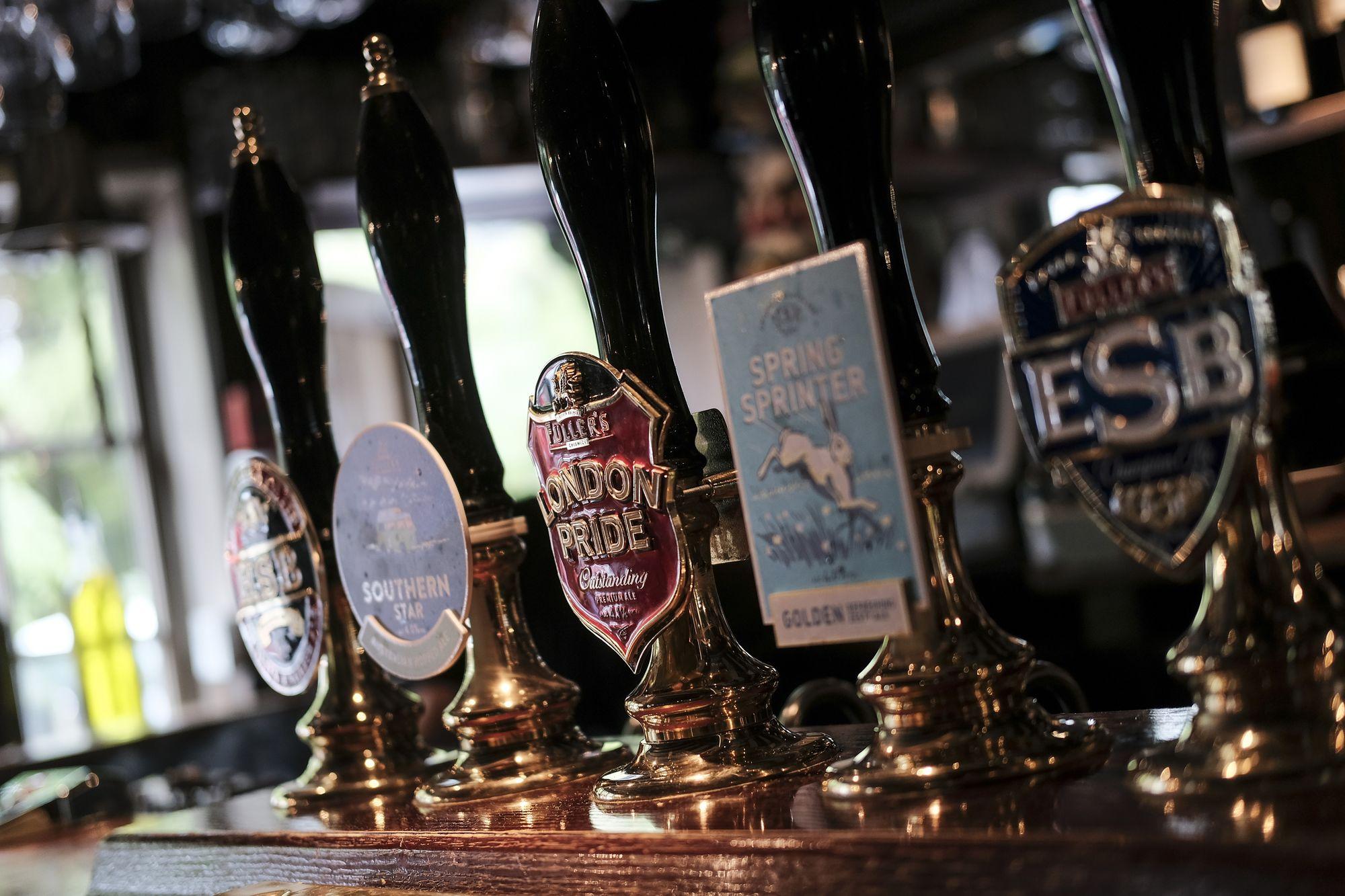 Bar/Salón Bull Inn