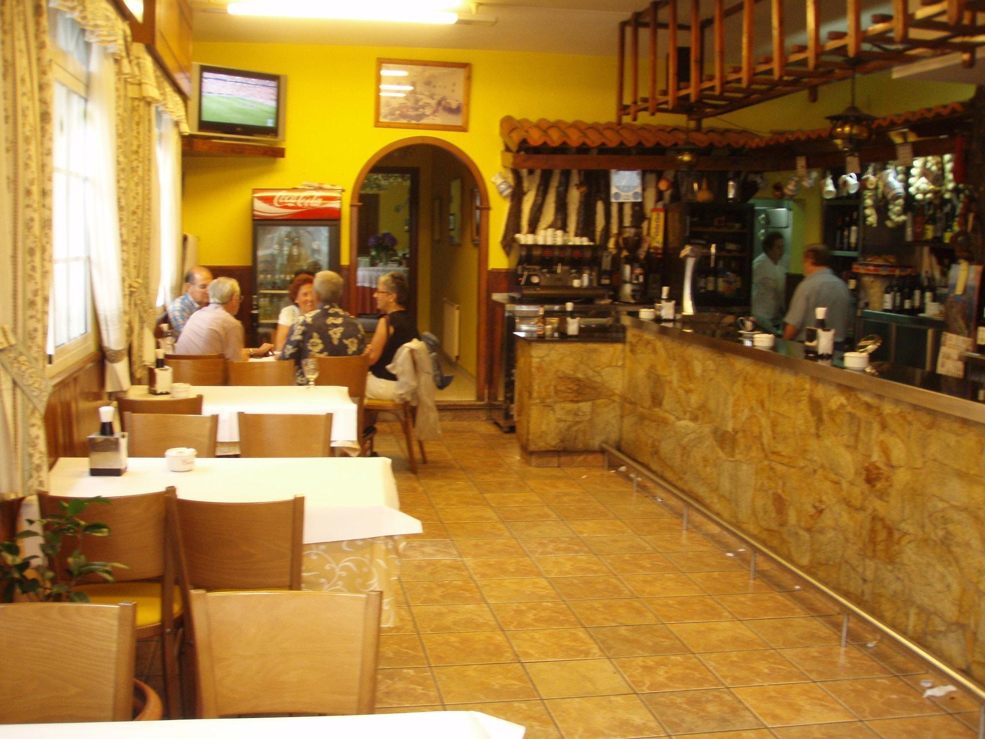 Bar/Salón Hostal Restaurante La Cepa