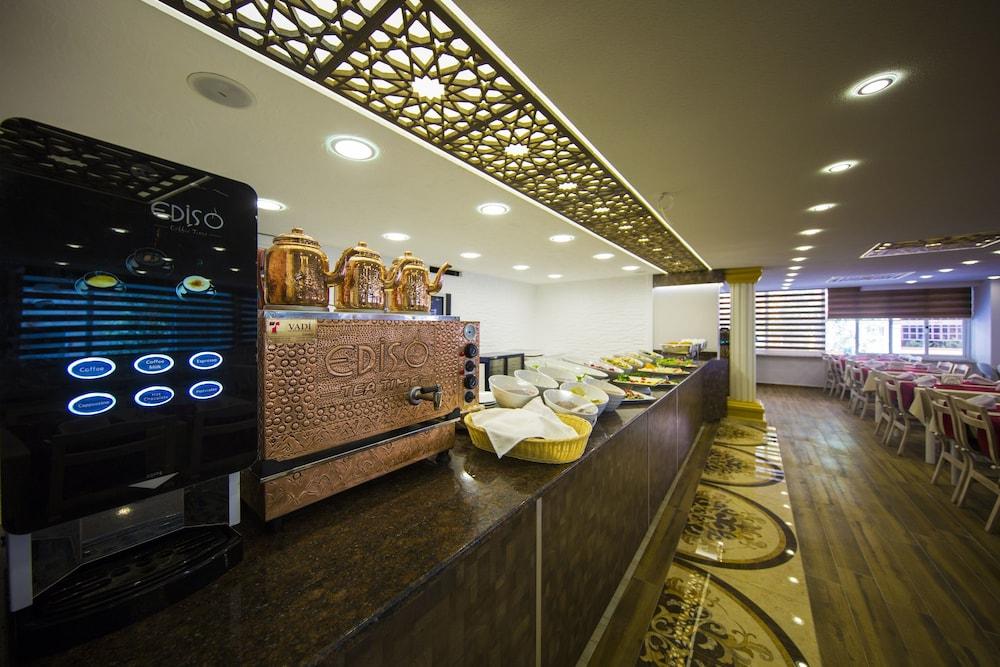 Bar/Salón Mevre Hotel