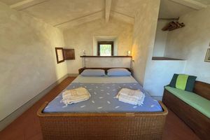 Alquiler Vacacional - Poggio Corsucci - Il Nido: intimate stone house with pool and enchanting views