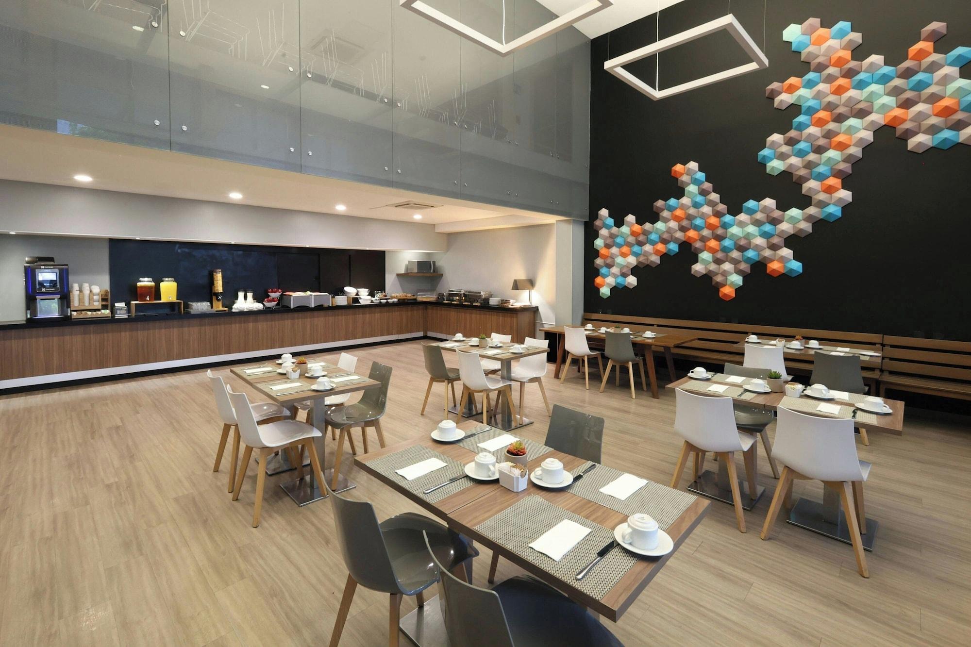 Restaurant City Express Plus by Marriott Monterrey Nuevo Sur