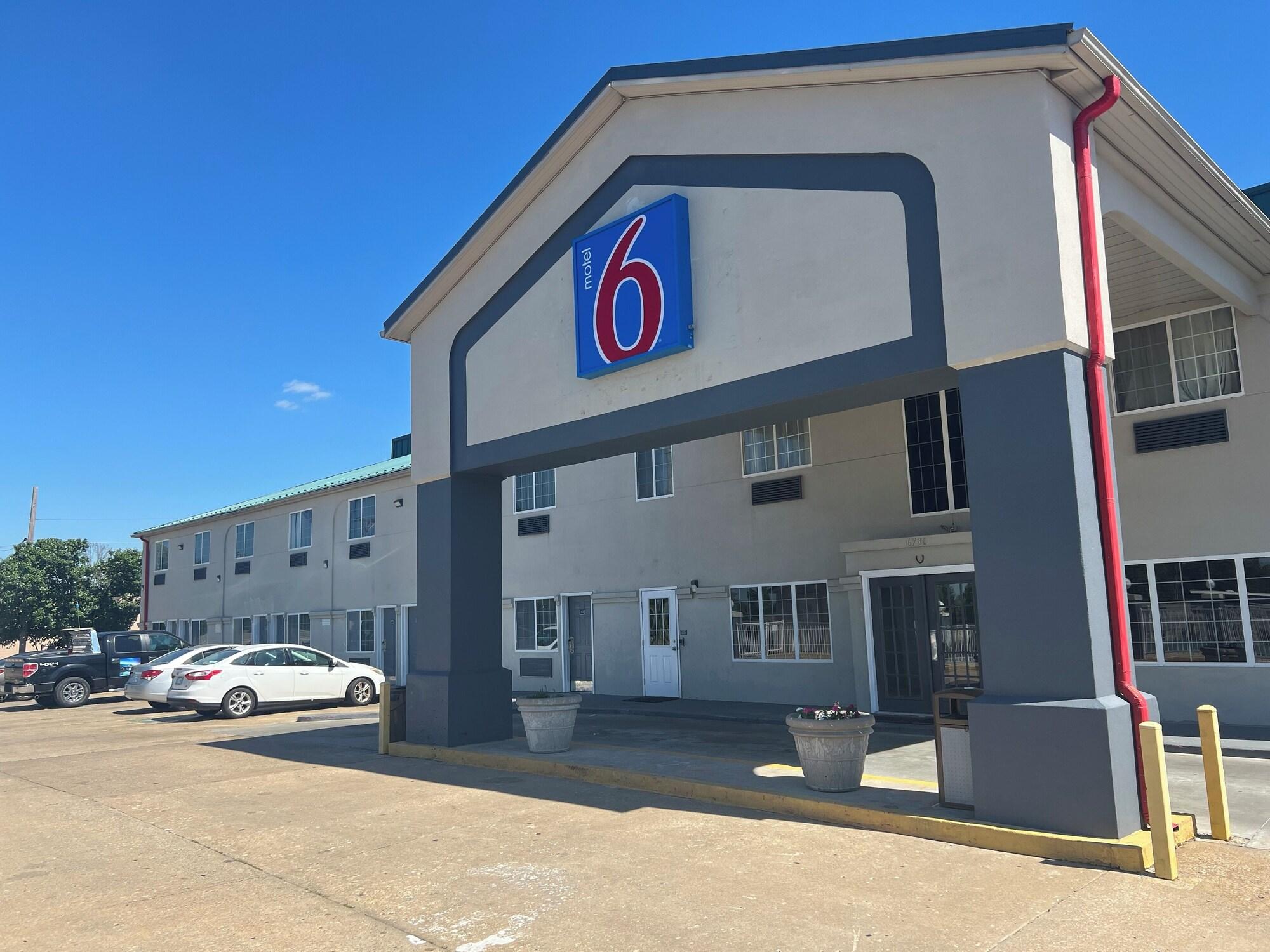 Varios Motel 6 Tulsa, OK - Airport