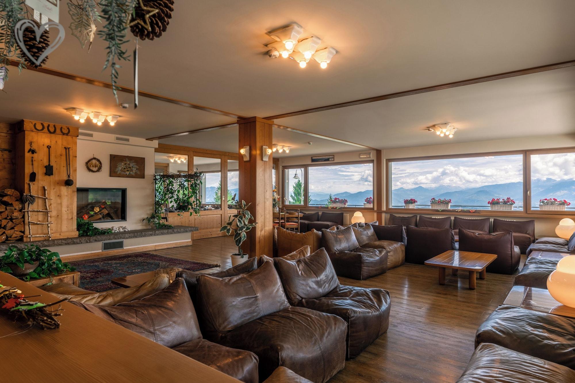 Vista Lobby Hotel Monte Bondone