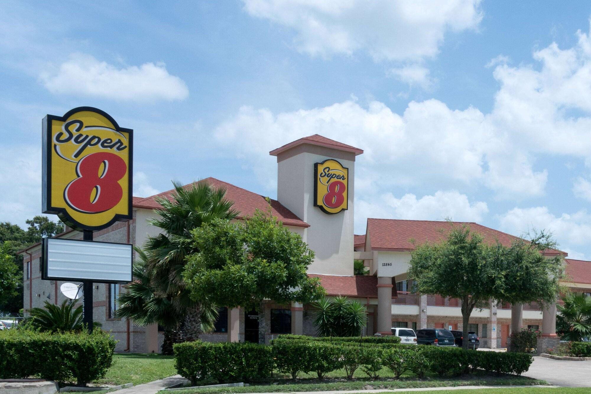 Vista Exterior Super 8 by Wyndham Stafford Sugarland Area