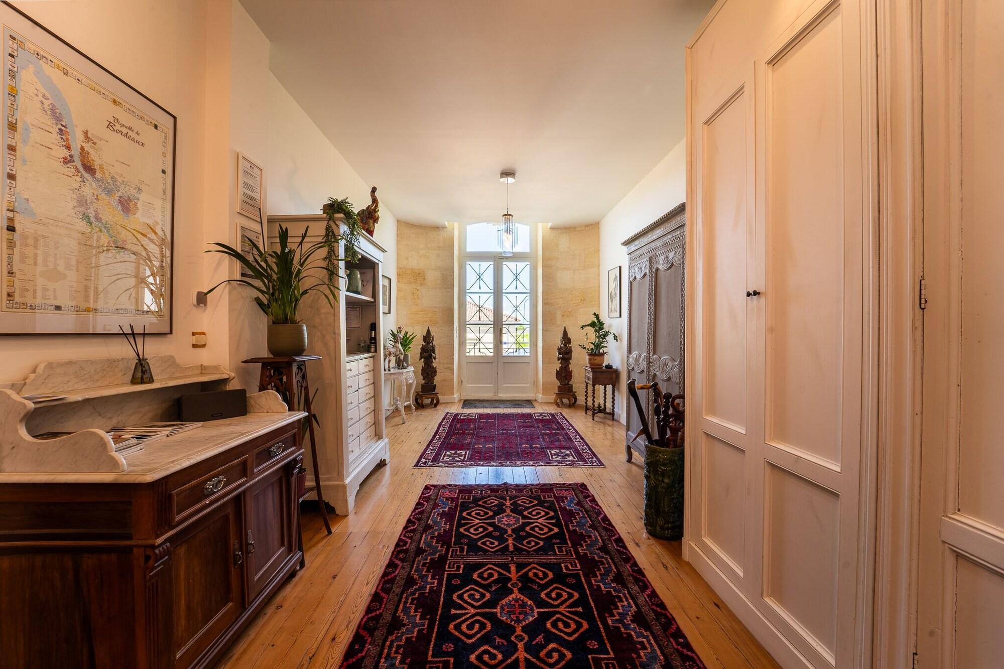 Vista Lobby Château Papounan