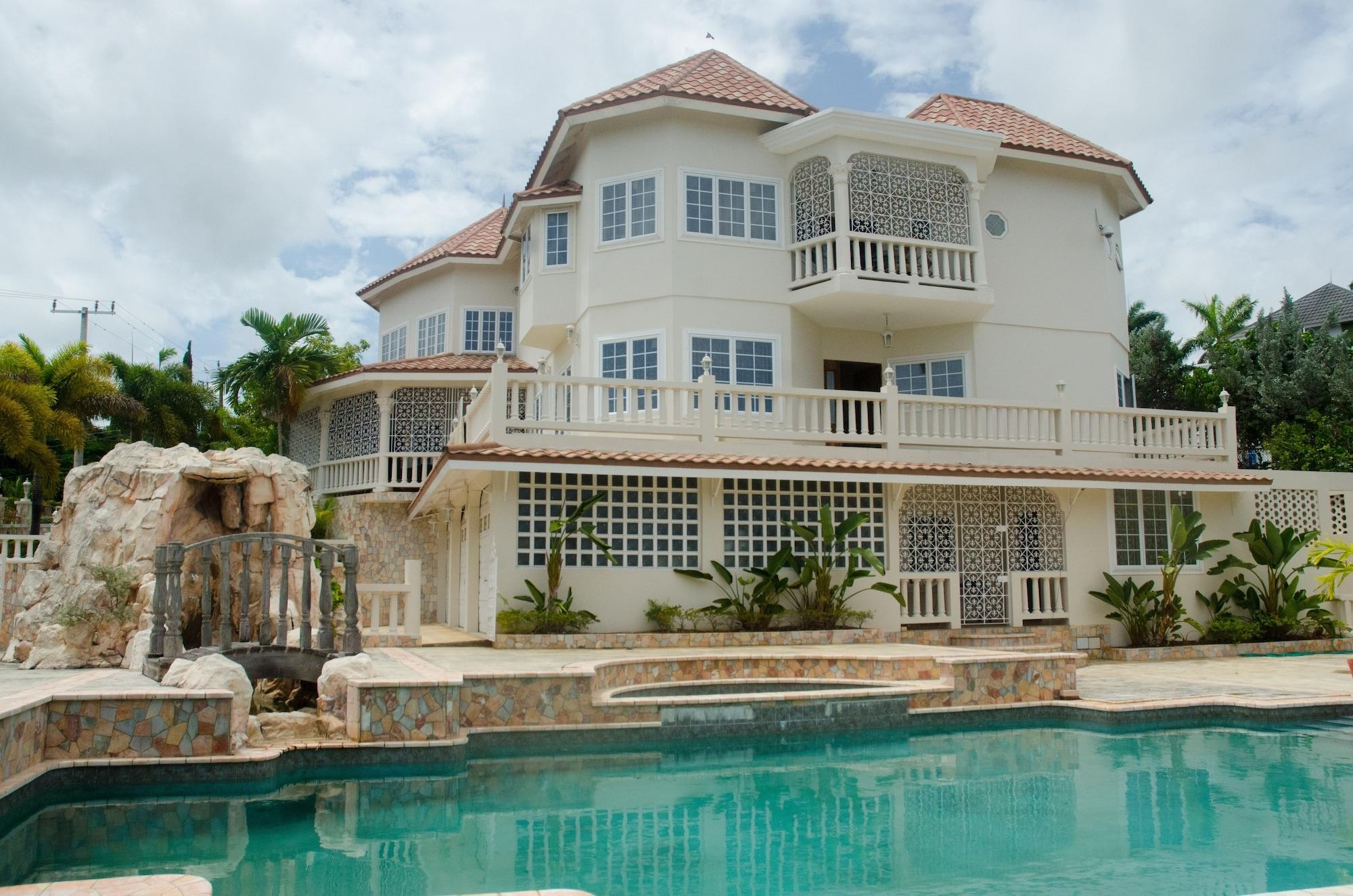 Varios Bertrann Bed & Breakfast