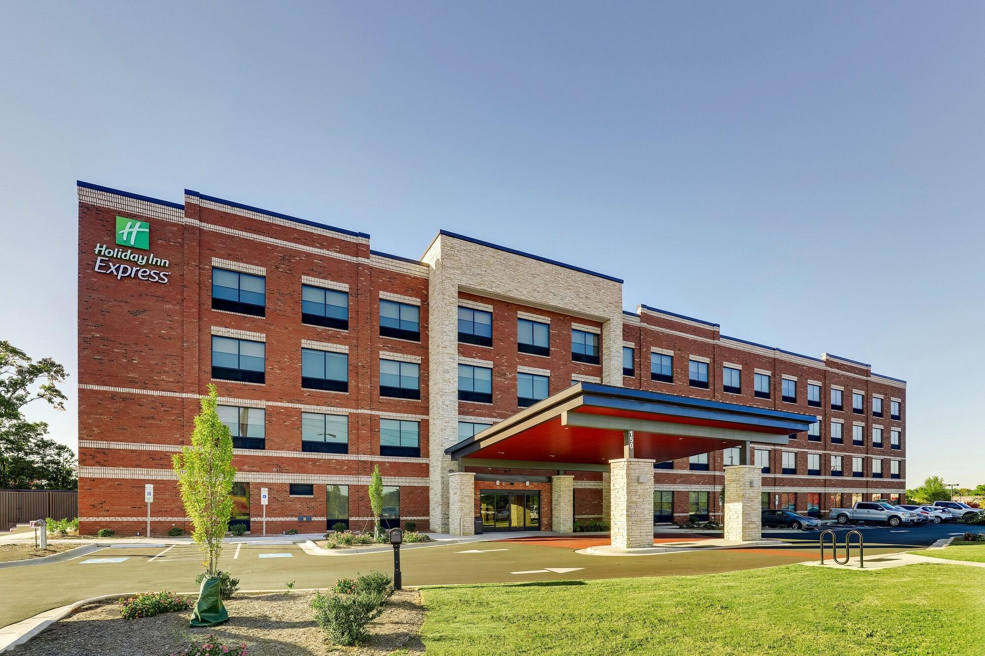 Vista Exterior Holiday Inn Express Holly Springs Raleigh Area by IHG