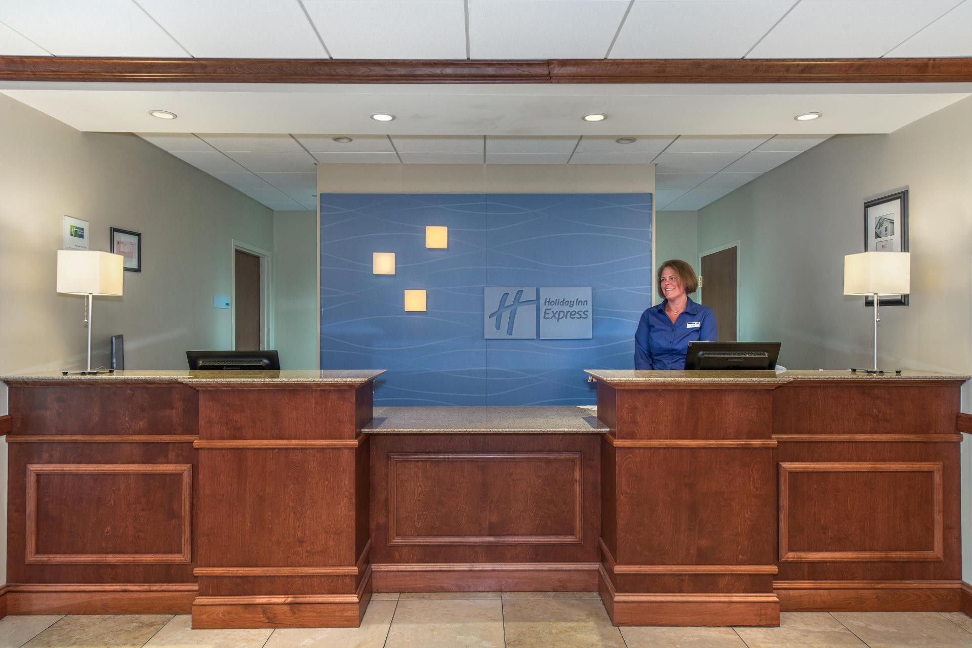 Vista Lobby Holiday Inn Express & Suites Tilton - Lakes Region