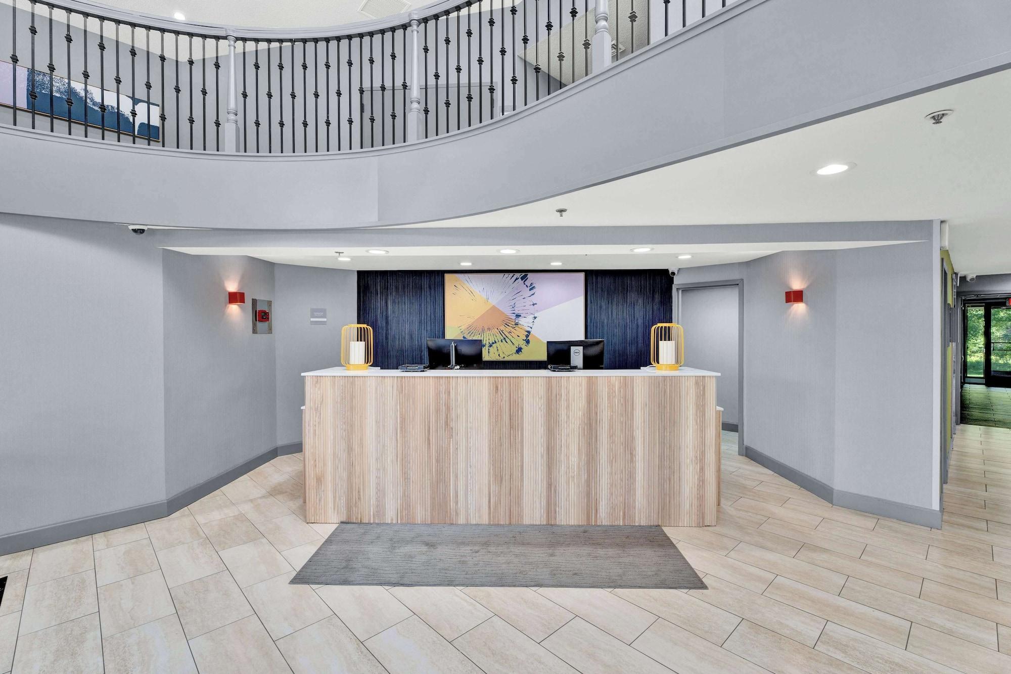 Vista Lobby Spark by Hilton Plymouth