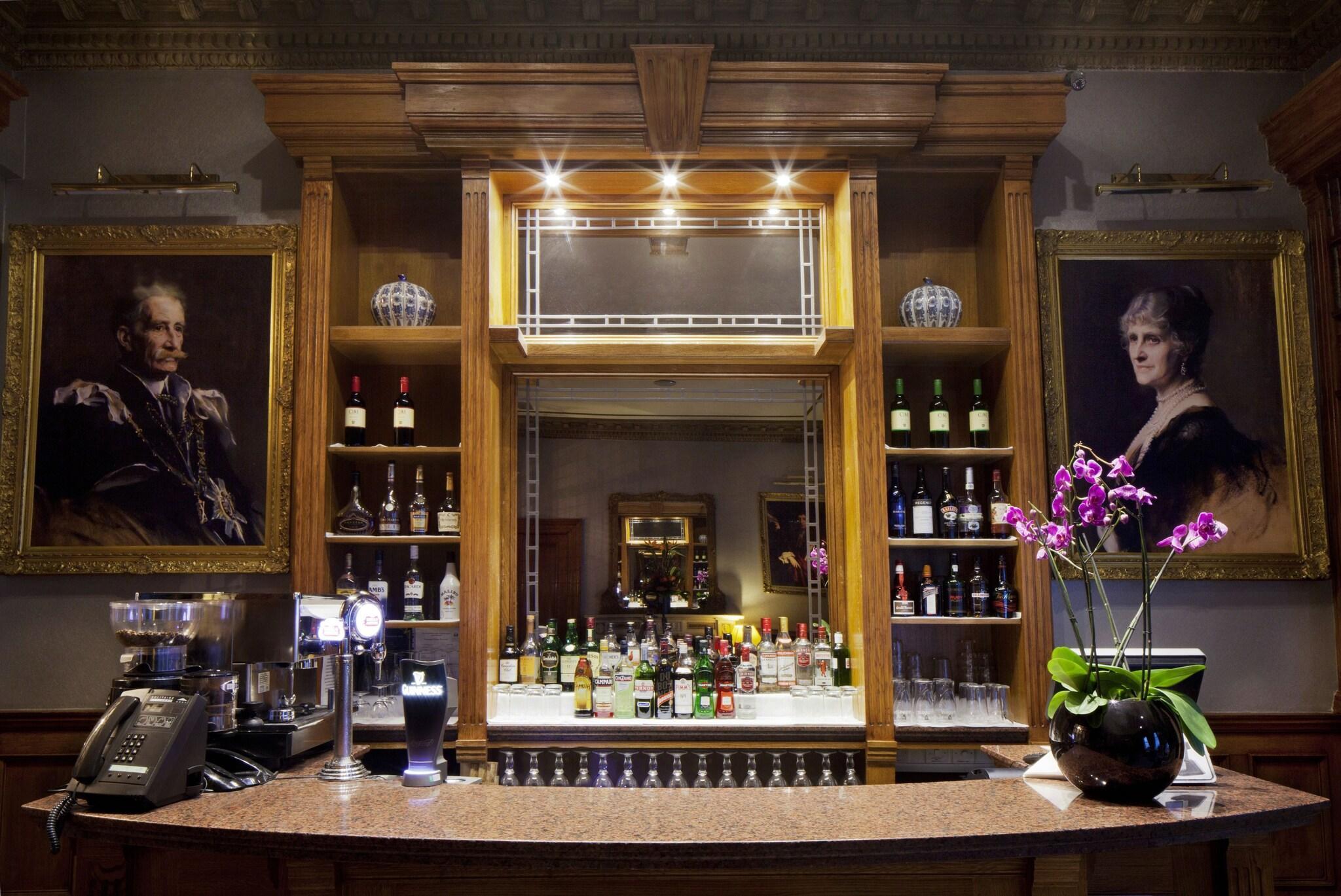 Bar/Salón Gem Strathmore Hotel