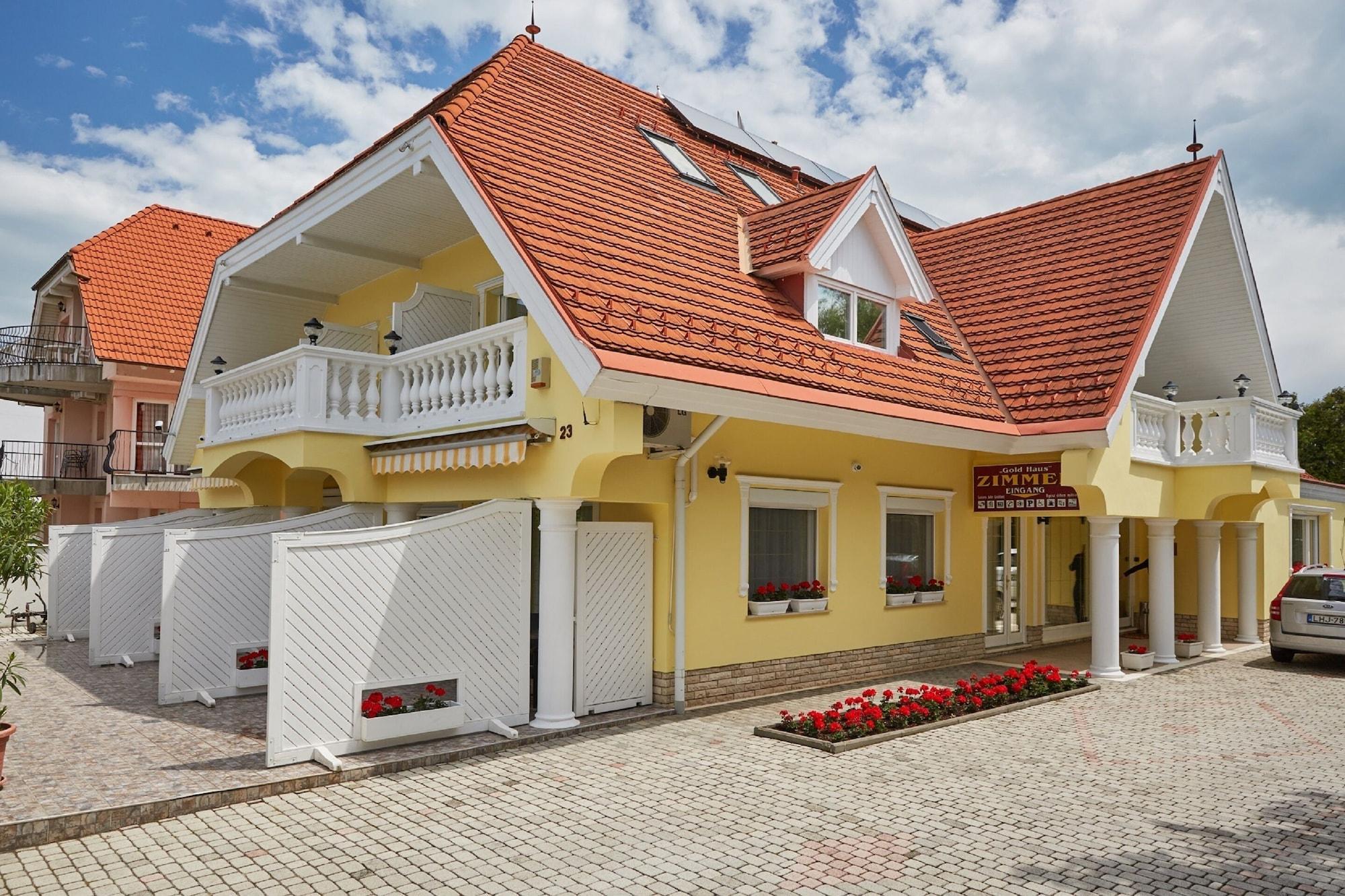 Vista Exterior Gold Haus Panzió