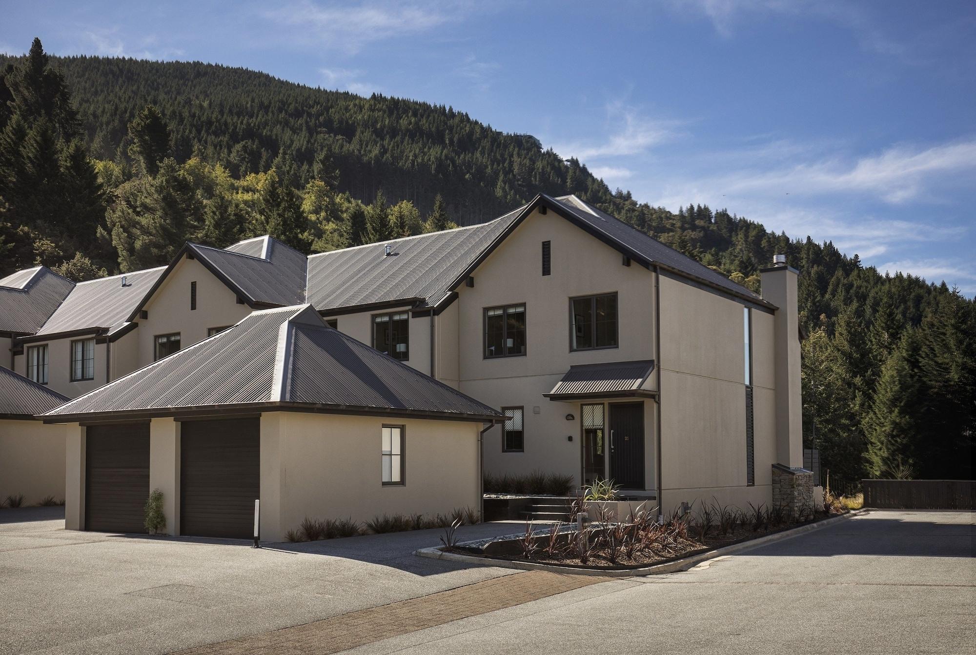 Vista Exterior Platinum Queenstown Villas