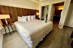 Alojamiento - Premium Universal Studios King Bed Resort Suite, Free Parking,Full Kitchen, Pool