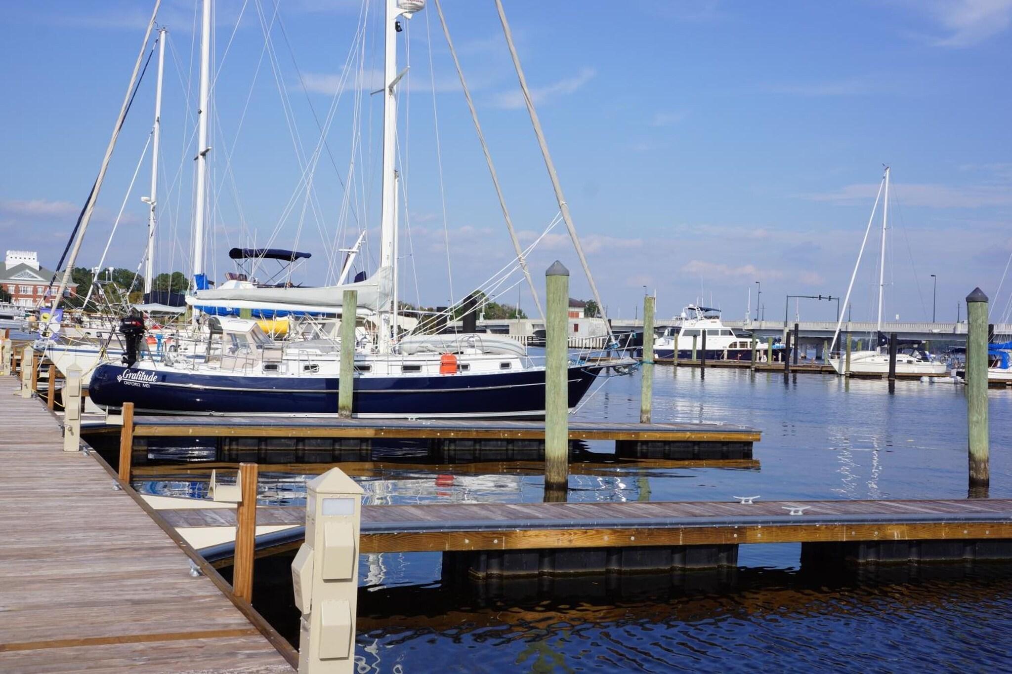 Vista Exterior BridgePointe Hotel & Marina