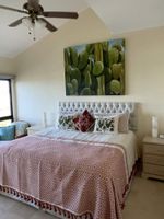 Paquete - Deluxe Oceanfront 1 BD 2BA Penthouse with adjacent luxury hotel privileges.