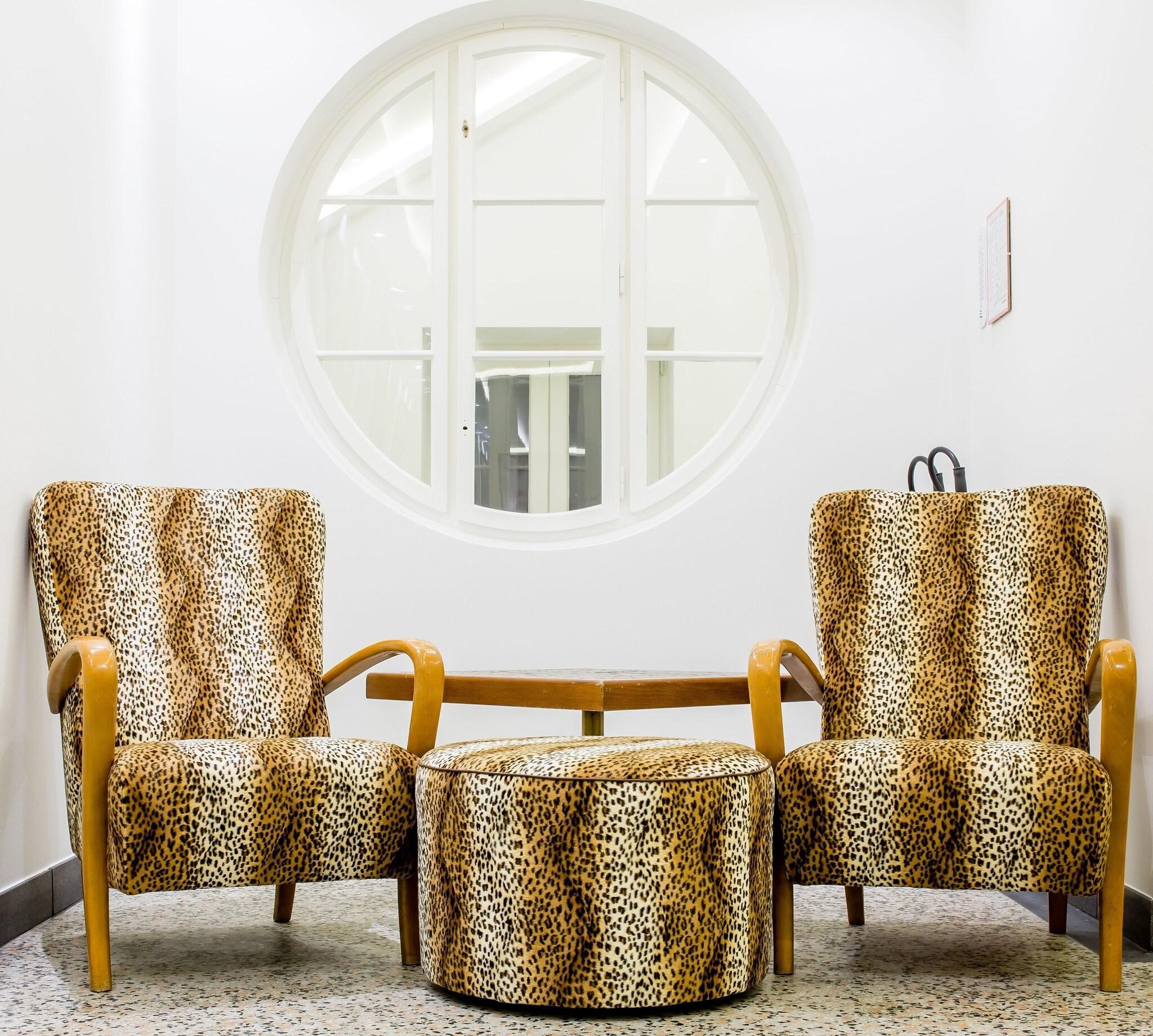 Vista Lobby WH Apartments