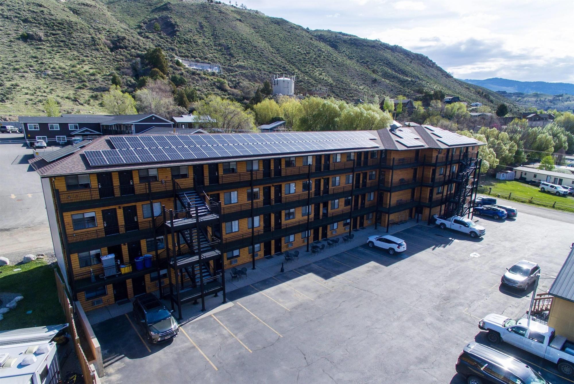 Vista Exterior Travelodge by Wyndham Gardiner Yellowstone Park North
