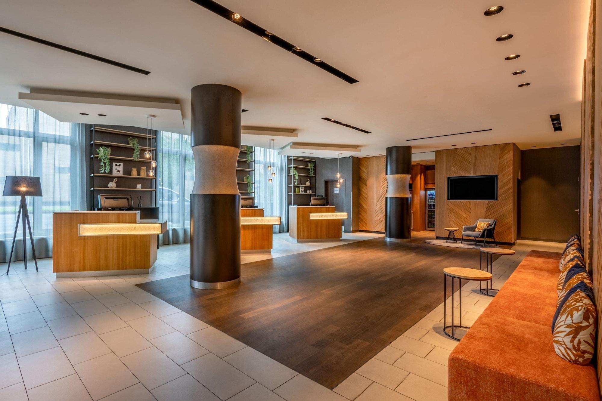 Vista Lobby Courtyard by Marriott Cologne