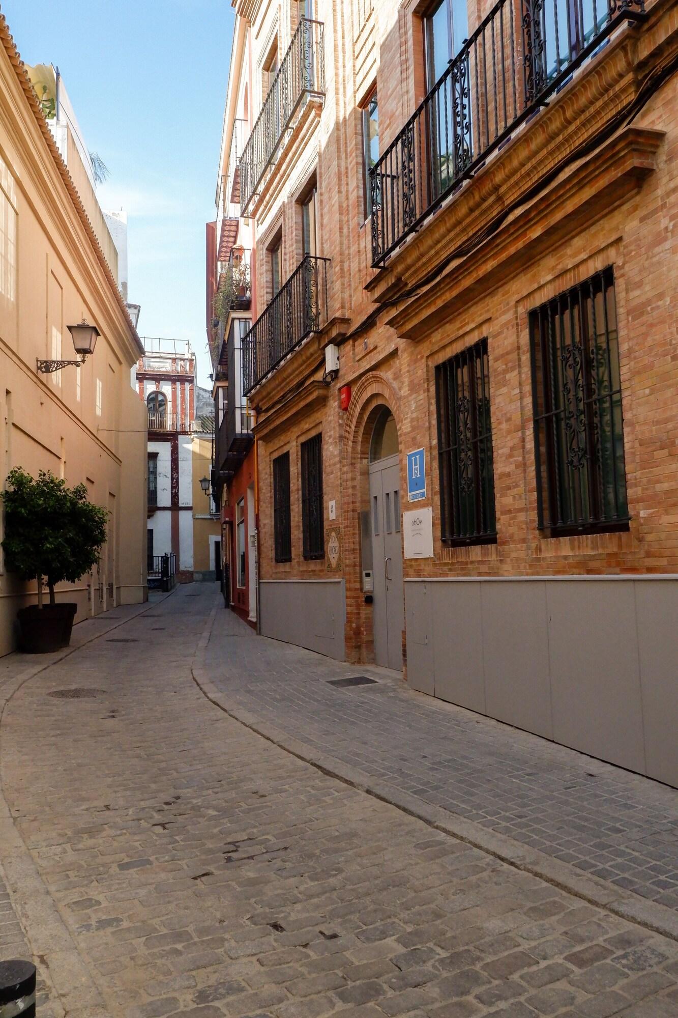 Vista da fachada Oboe Sevilla Santa Cruz II Apartments