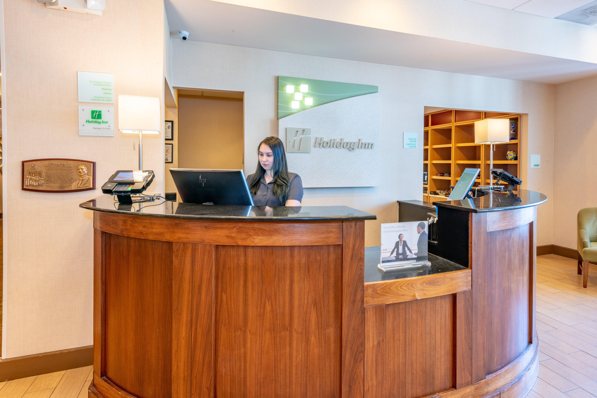 Vista Lobby Holiday Inn Greensboro Airport, an IHG Hotel