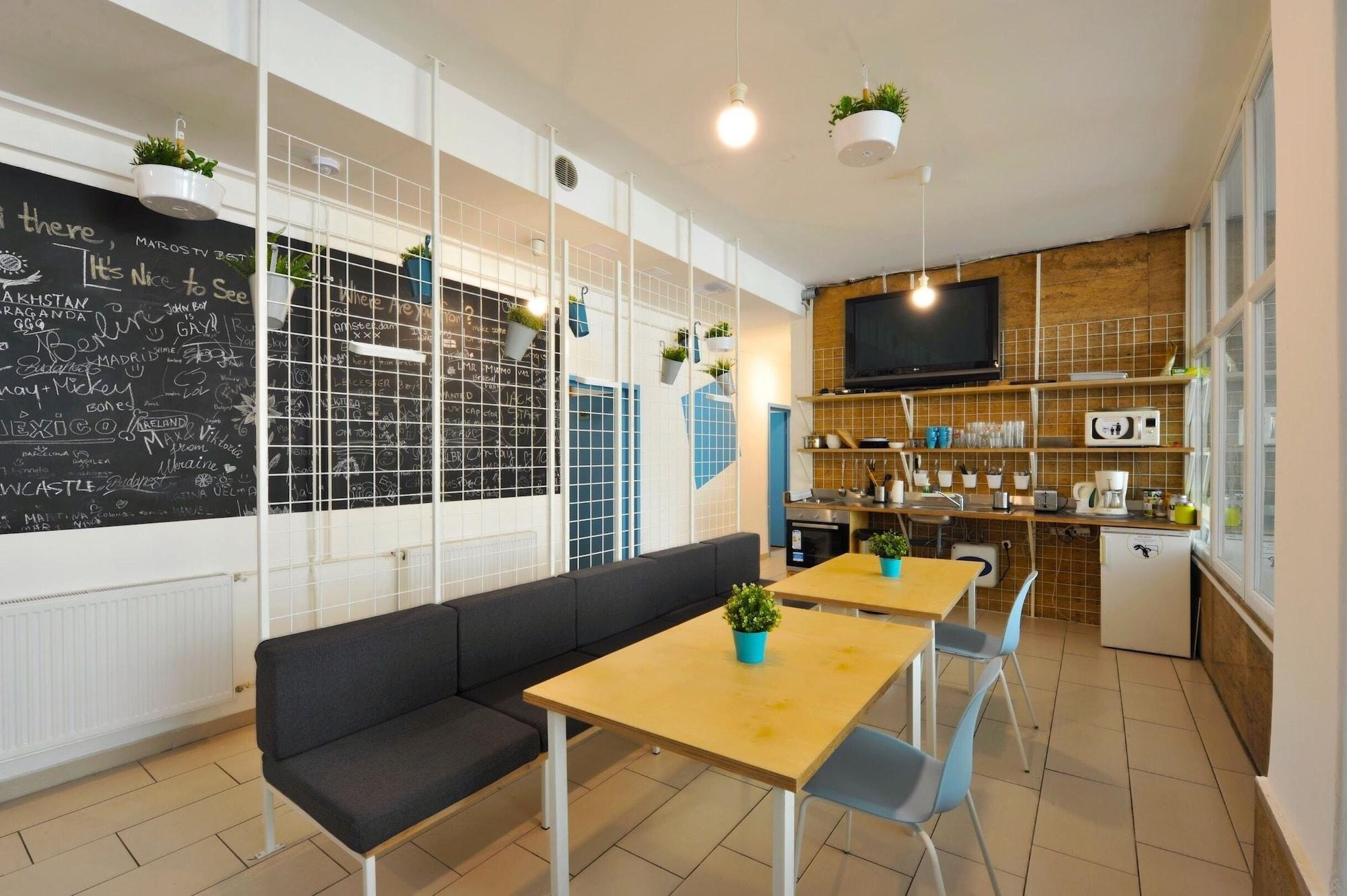 Bar/Salón WOW City Hostel