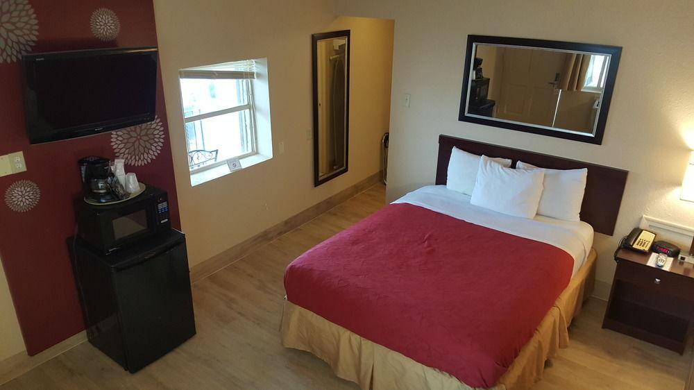 Varios Waterfront Inn PHL Airport