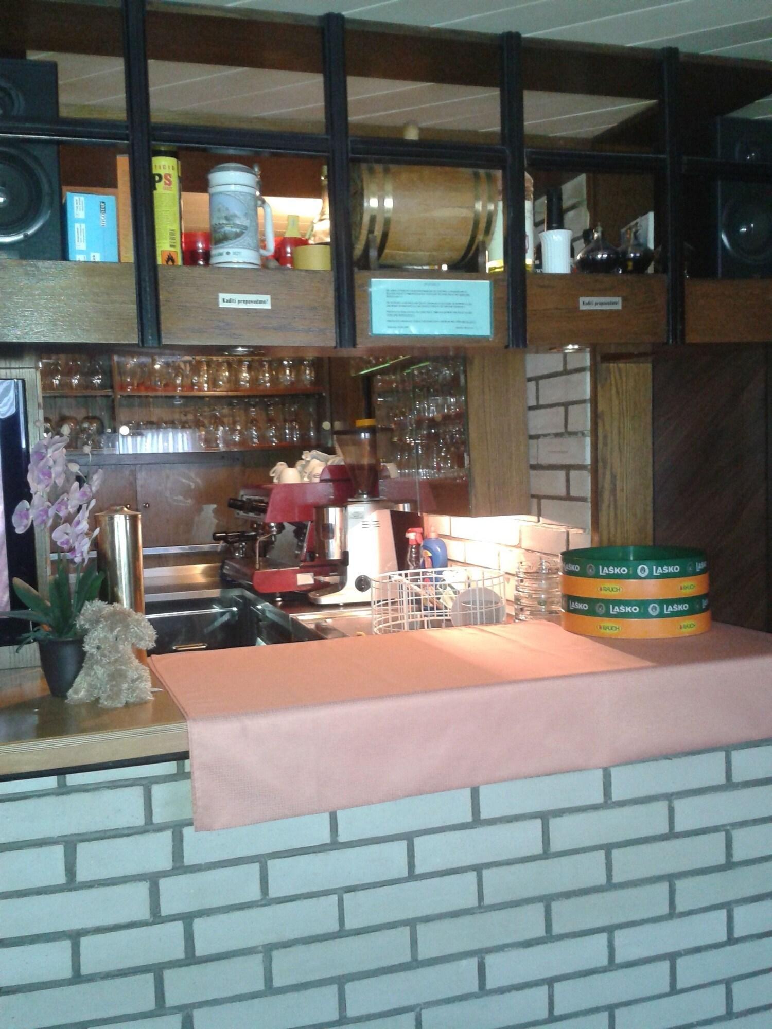 Bar/Salón Pri Ancki