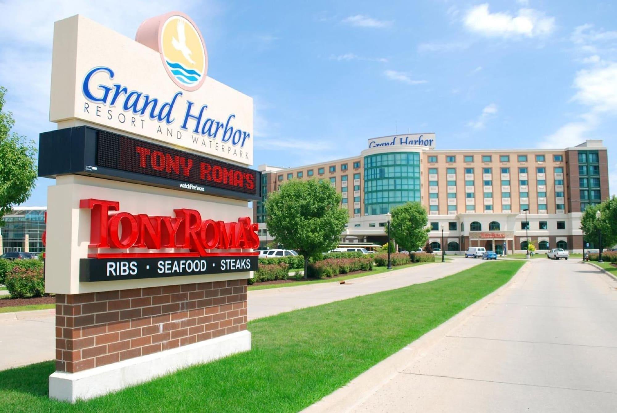 Vista Exterior Grand Harbor Resort and Waterpark