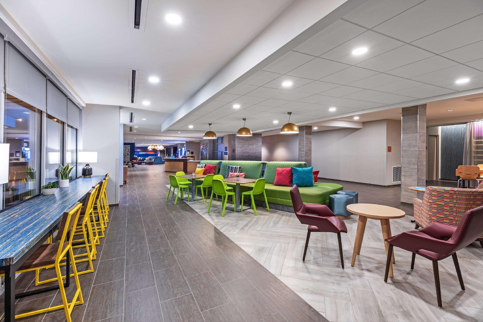 Vista Lobby Home2 Suites by Hilton Laredo Airport