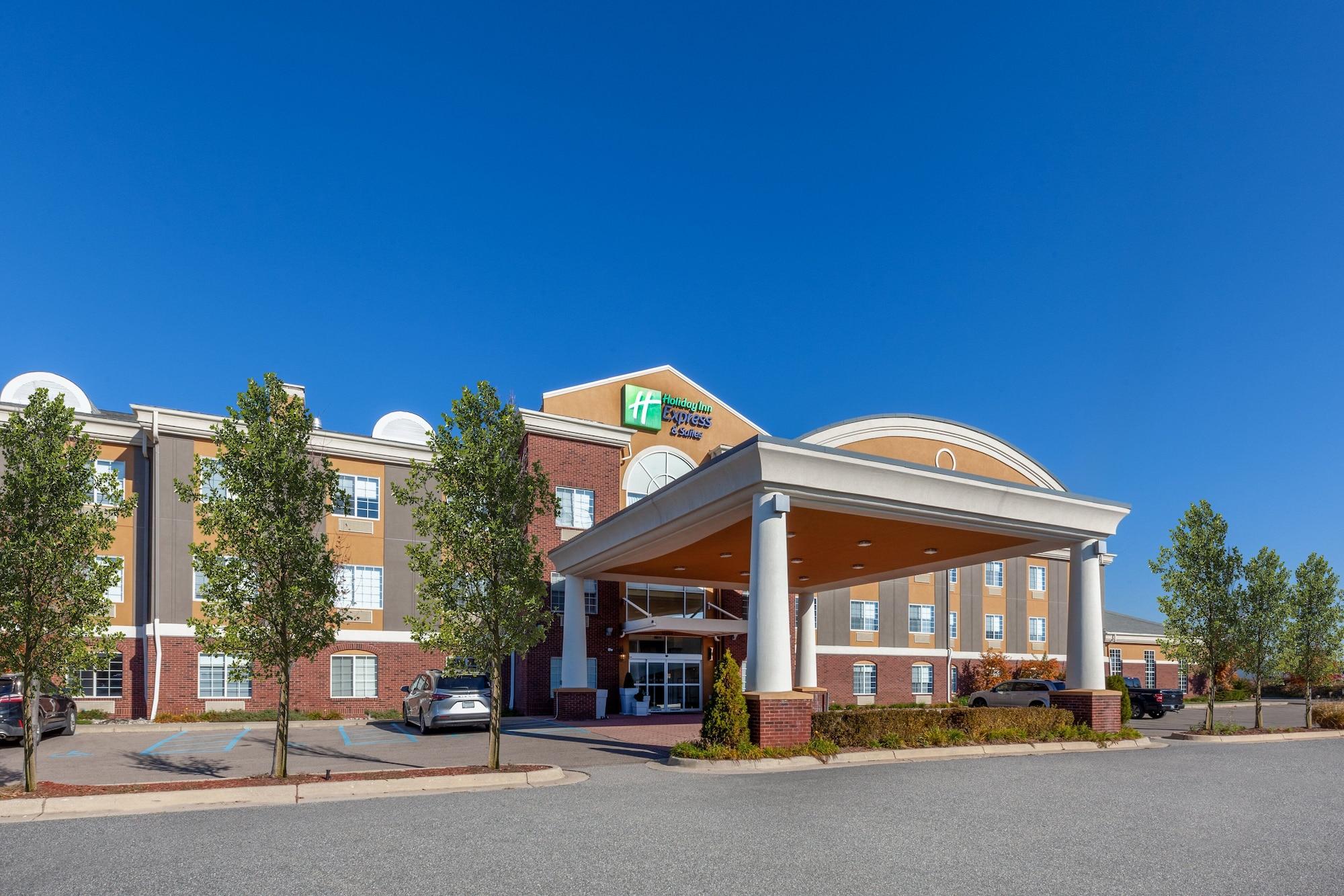 Vista Exterior Holiday Inn Express Hotel & Suites Woodhaven by IHG