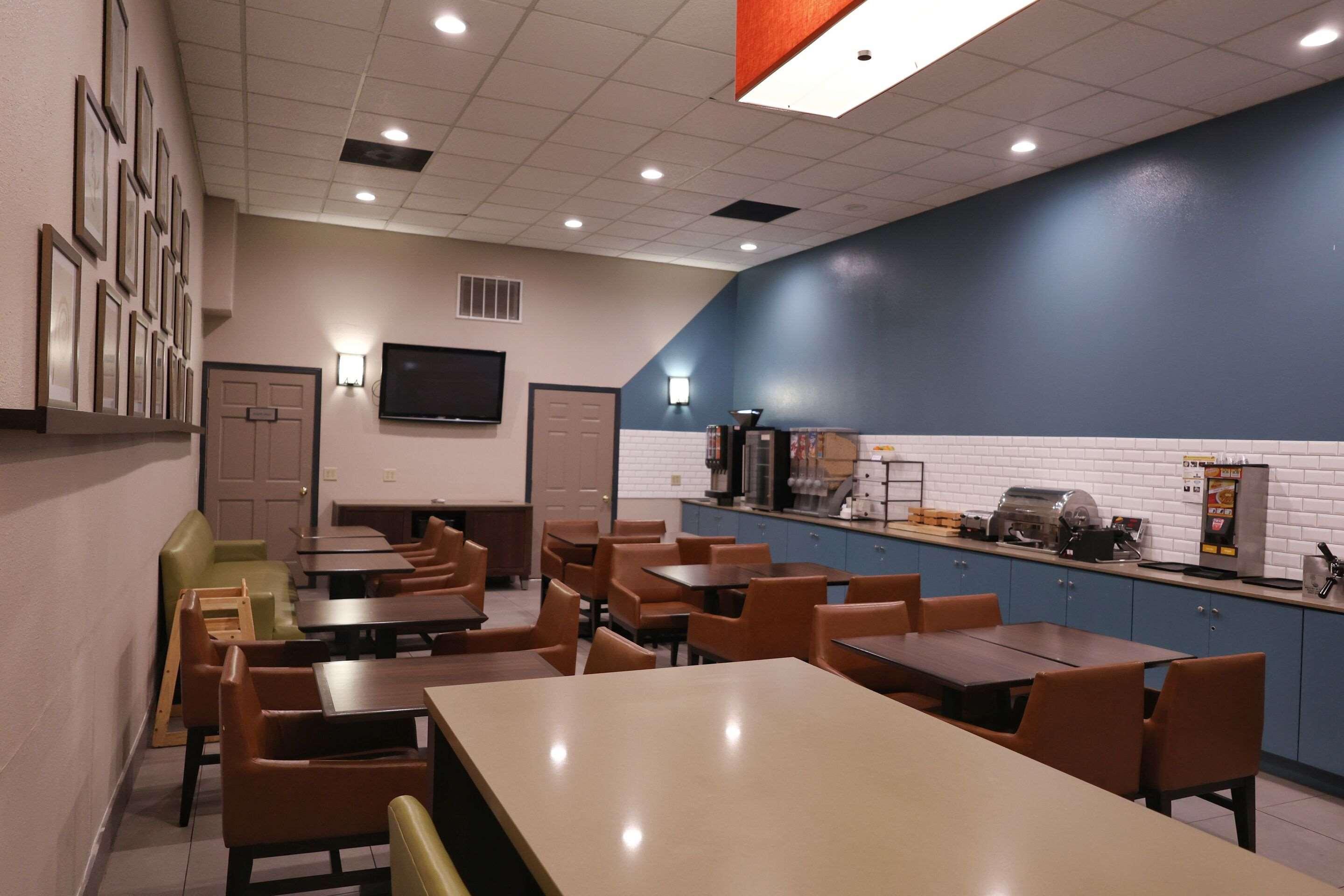 Restaurant Country Inn & Suites by Radisson, Sparta, WI